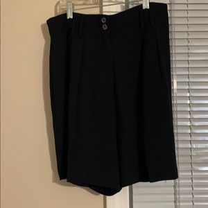 Pleated navy blue Bermuda shorts size 12